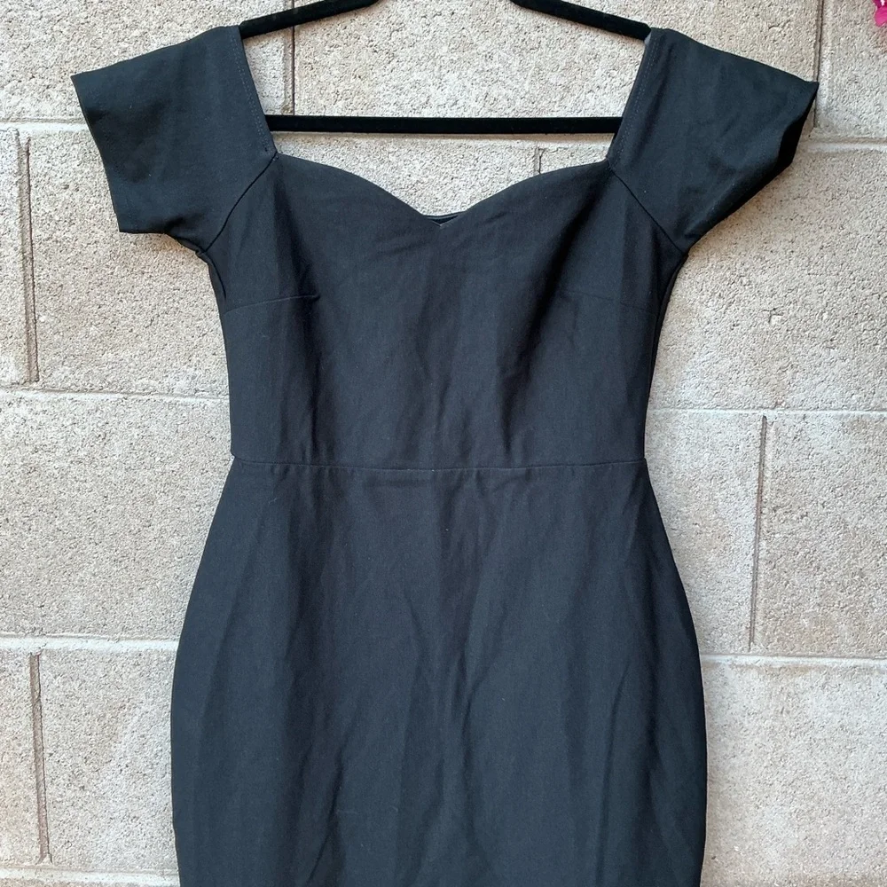 NWOT Lulu’s How Much I Care Black Off-the-Shoulder Midi Dress Medium Bodycon